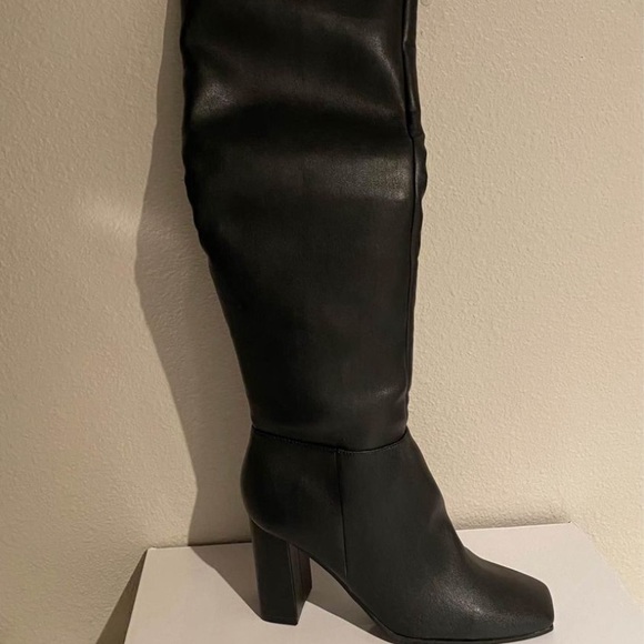 Brand new in box. - Picture 3 of 5